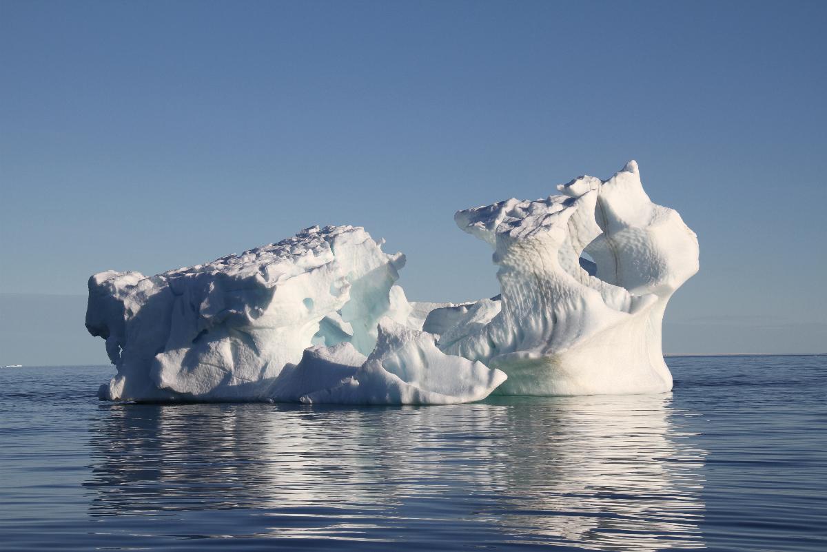 Айсберг у острова Скотт-Келти, Земля Франца-Иосифа